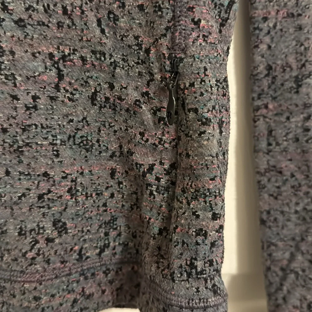 Lululemon pullover - Picture 2 of 5